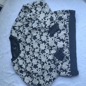 Forever 21|Black and White Floral Sweatshirt|Women's Size Small